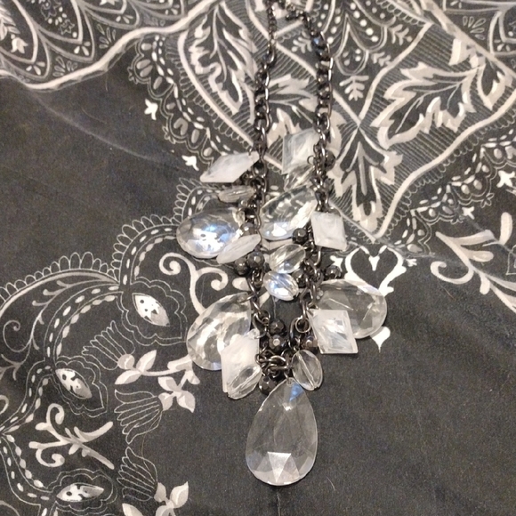 Elegant Silver and Clear Crystal Necklace - Picture 1 of 7